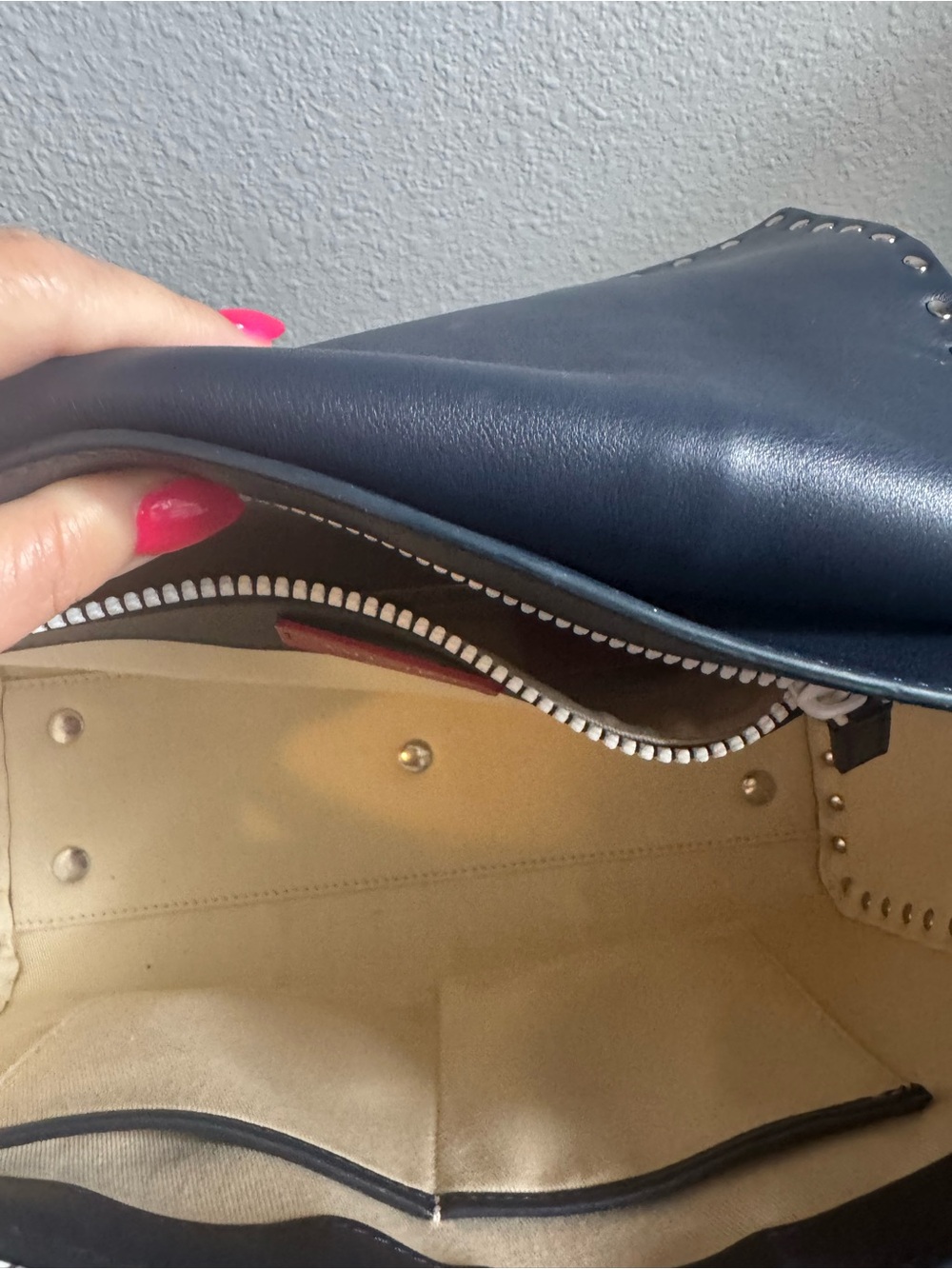 GUC Valentino Navy and White Studded Leather Shoulder Bag - Picture 8 of 13